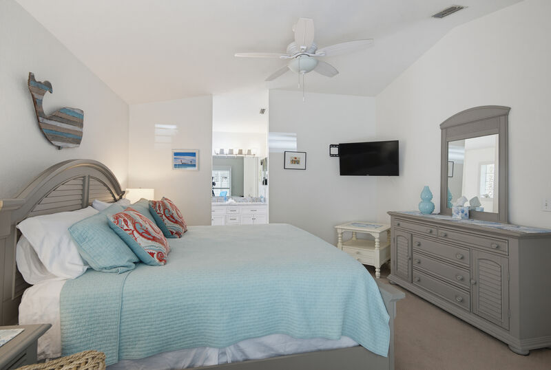 Queen guest bedroom — the Lighthouse, New Smyrna Beach
